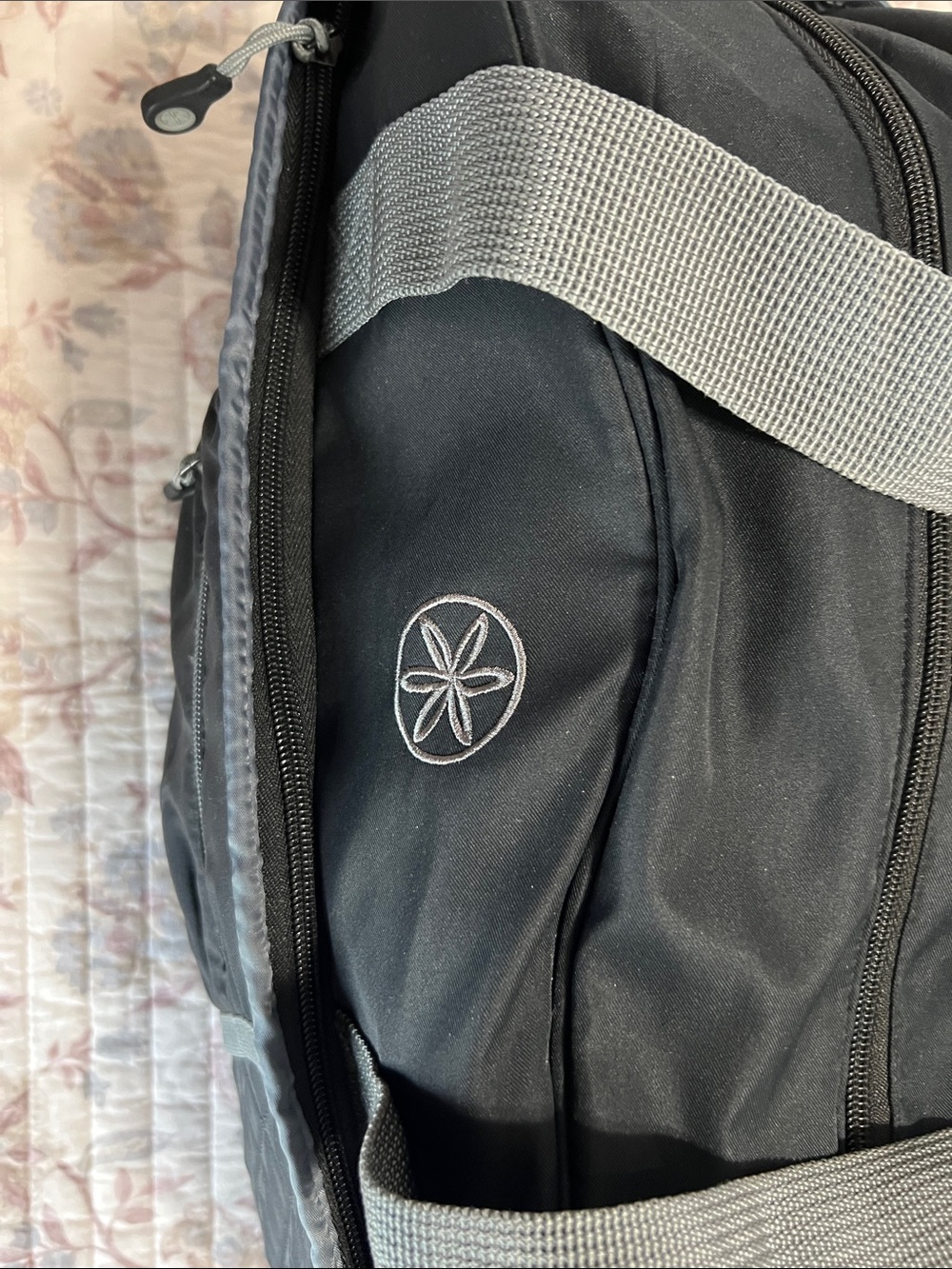 GAIAM Bag - Picture 4 of 7